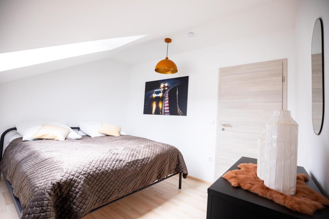 Design-Ferienwohnung In Kelberg Am Nuerburgring: Platz Fuer 6, Kueche, Wifi, Netflix 외부 사진