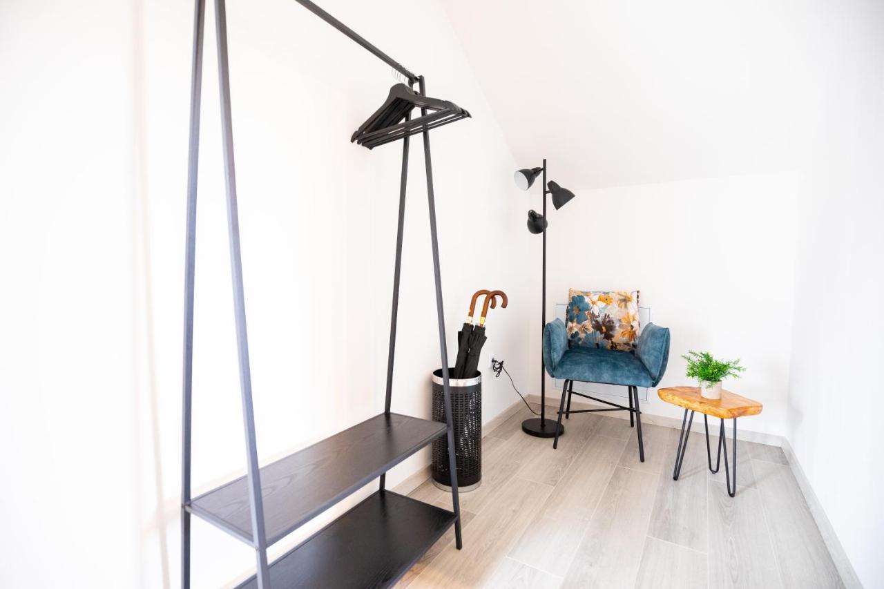 Design-Ferienwohnung In Kelberg Am Nuerburgring: Platz Fuer 6, Kueche, Wifi, Netflix 외부 사진